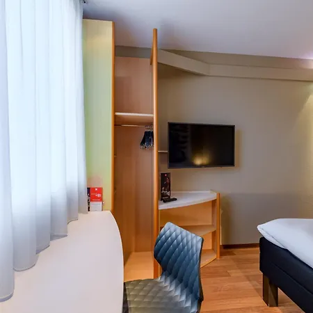 Ibis Hotel 2*