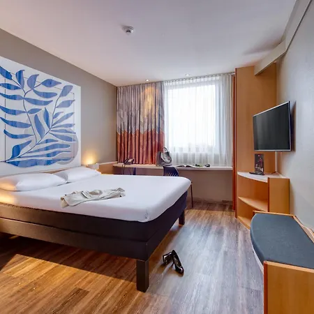 Ibis Hotel 2*