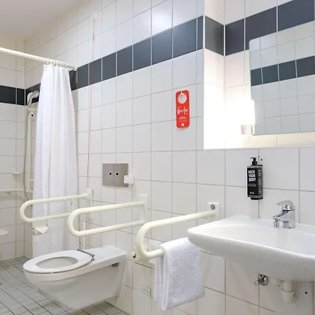 Ibis Hotel 2*