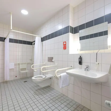 Ibis Hotel 2*